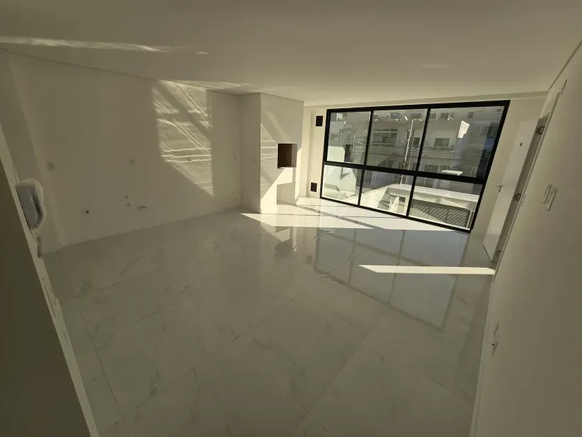 Apartamento com 2 suítes e 1 vaga de garagem em Camboriú/SC