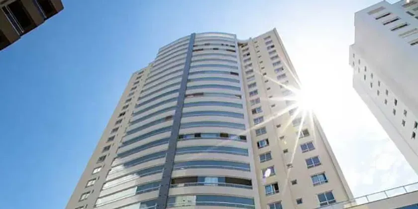 Apartamento mobiliado com 3 dormitórios sendo 3 suítes e 2 vagas de garagem em Balneário Camboriú — foto 10