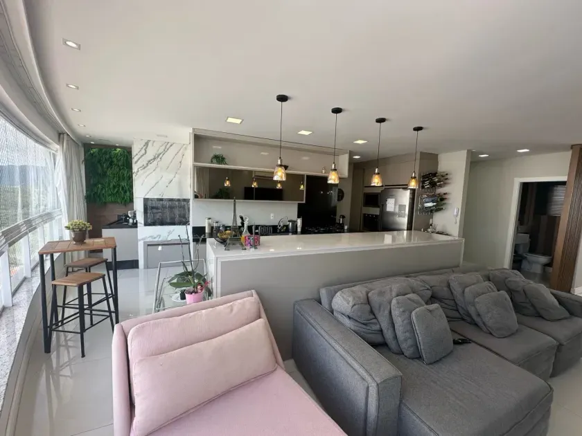 Apartamento mobiliado com 3 dormitórios sendo 3 suítes e 2 vagas de garagem em Balneário Camboriú — foto 2