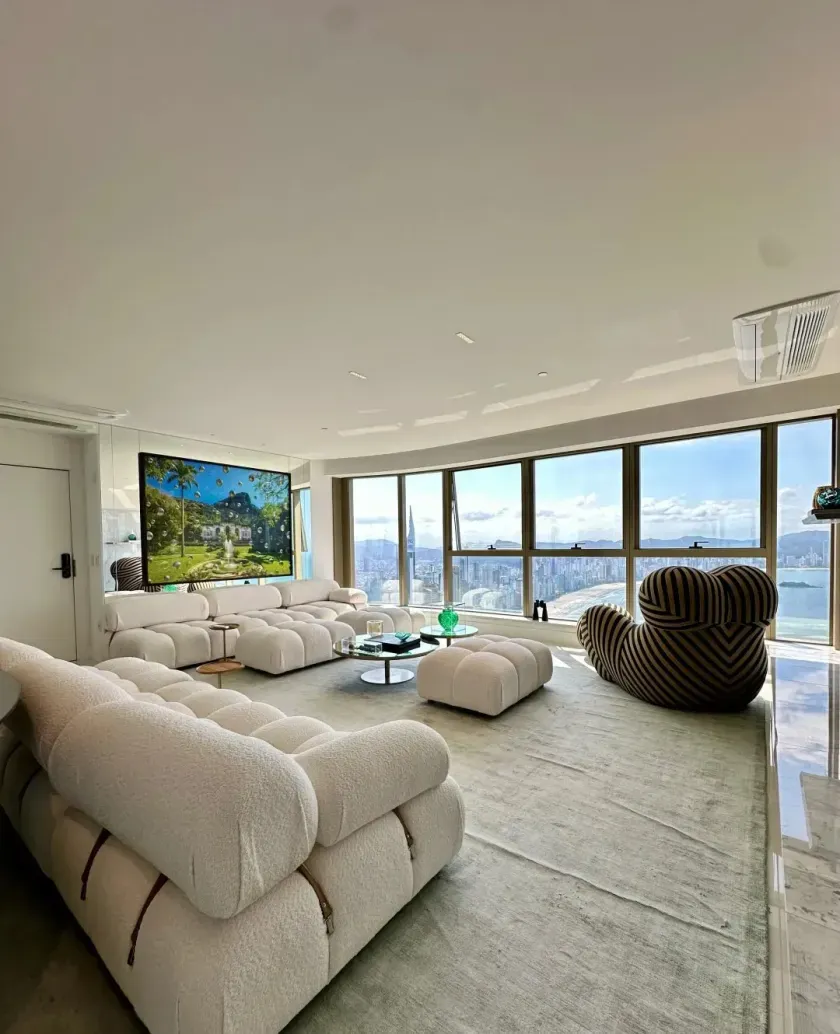 Apartamento quadra mar com 5 dormitórios sendo 4 suítes e 3 vagas de garagem em Balneário Camboriú — foto 2