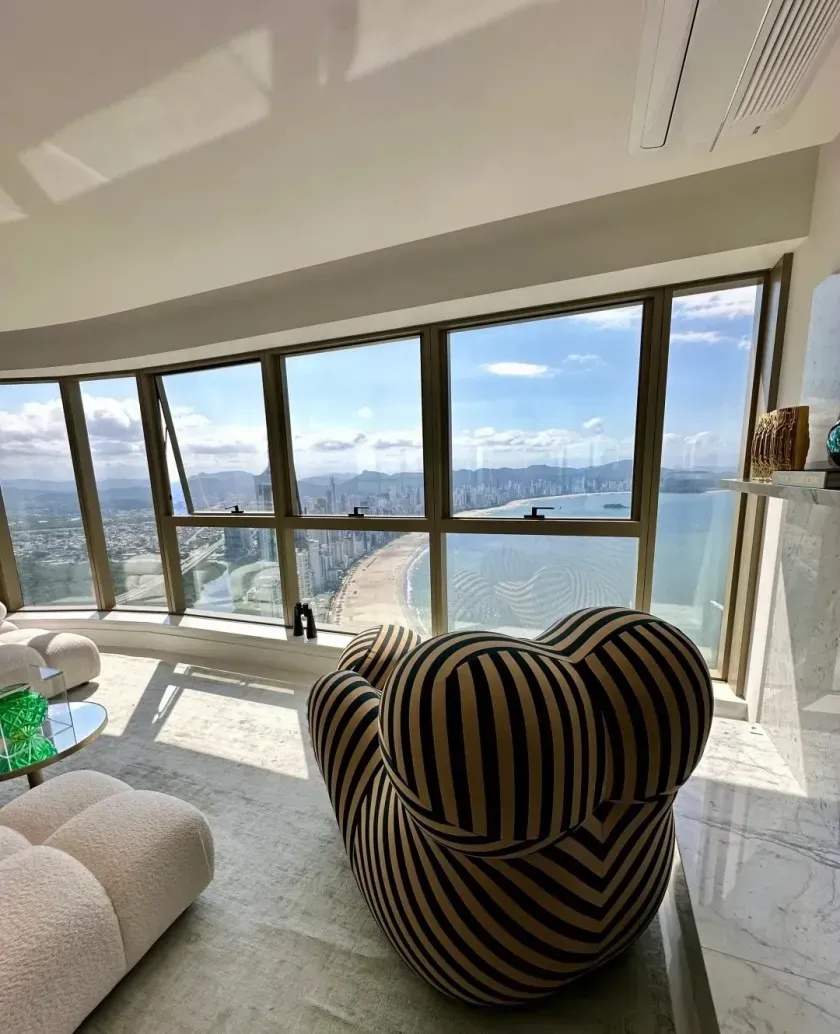 Apartamento quadra mar com 5 dormitórios sendo 4 suítes e 3 vagas de garagem em Balneário Camboriú — foto 3