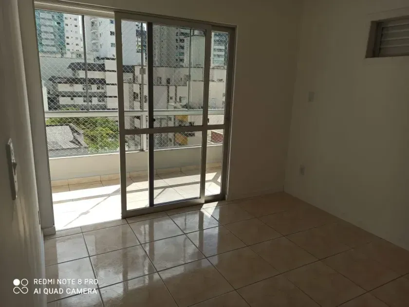 Apartamento com 3 dormitórios sendo 1 suíte e 1 vaga de garagem em Balneário Camboriú/SC — foto 3