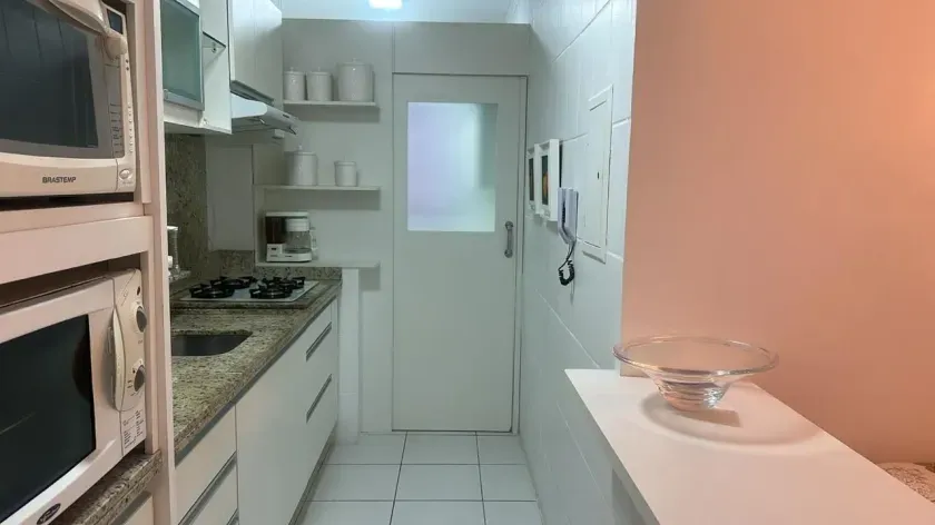 Apartamento mobiliado com 2 dormitórios sendo 1 suíte com sacada e 1 vaga de garagem — foto 11