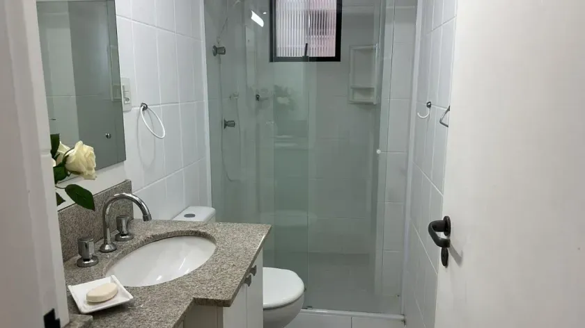 Apartamento mobiliado com 2 dormitórios sendo 1 suíte com sacada e 1 vaga de garagem — foto 13