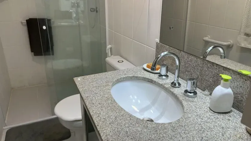 Apartamento mobiliado com 2 dormitórios sendo 1 suíte com sacada e 1 vaga de garagem — foto 14