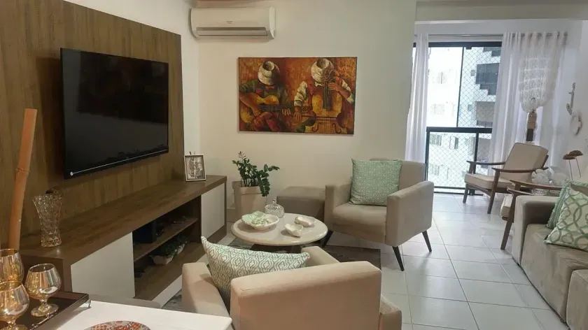 Apartamento mobiliado com 2 dormitórios sendo 1 suíte com sacada e 1 vaga de garagem — foto 1
