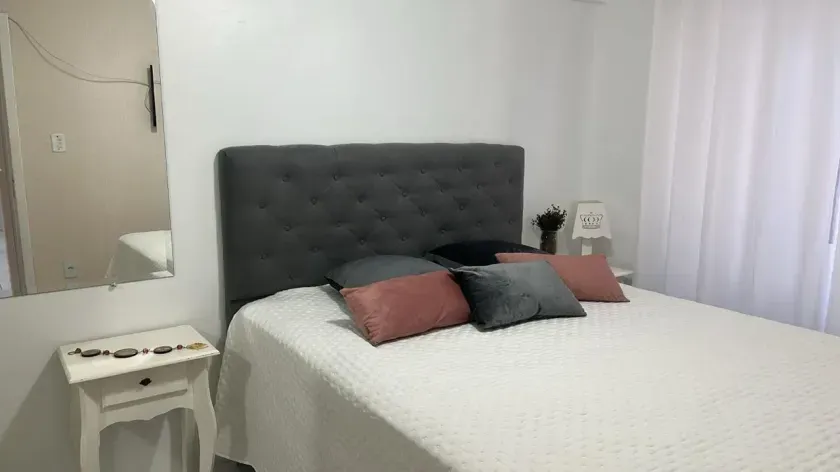Apartamento mobiliado com 2 dormitórios sendo 1 suíte com sacada e 1 vaga de garagem — foto 6