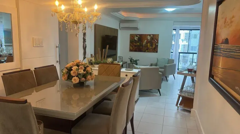 Apartamento mobiliado com 2 dormitórios sendo 1 suíte com sacada e 1 vaga de garagem — foto 3