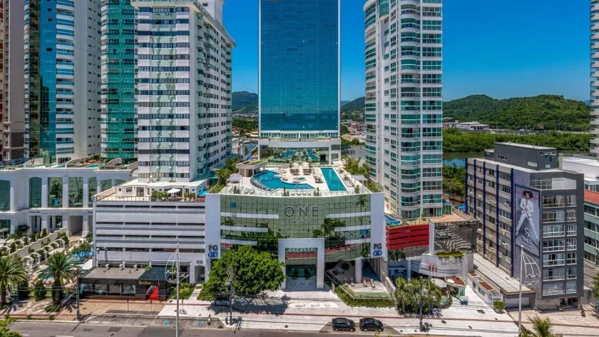 Apartamento frente mar com 4 suítes e 2 vagas de garagem em Balneário Camboriú — foto 56
