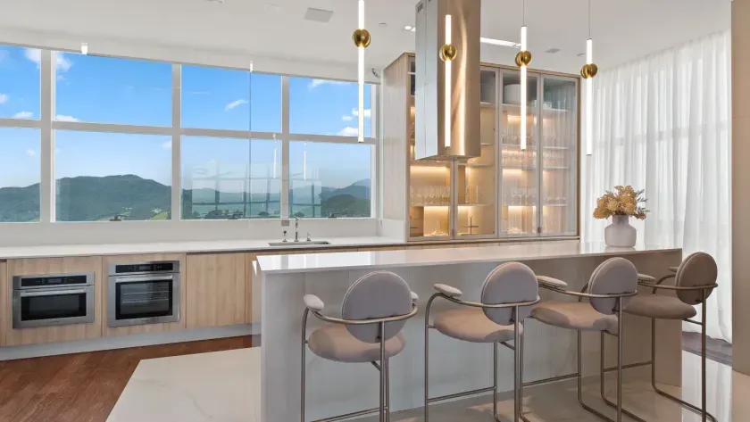Apartamento frente mar com 4 suítes e 2 vagas de garagem em Balneário Camboriú — foto 35