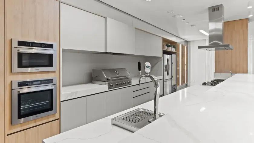 Apartamento frente mar com 4 suítes e 2 vagas de garagem em Balneário Camboriú — foto 49