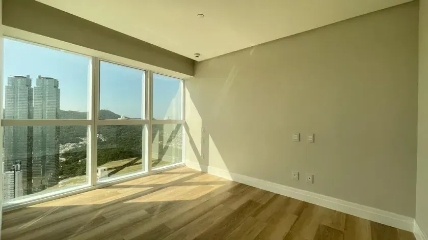 Apartamento Frente Mar com 4 suítes e 3 vagas de garagem em Balneário Camboriú — foto 14