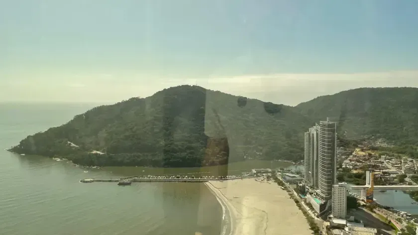 Apartamento Frente Mar com 4 suítes e 3 vagas de garagem em Balneário Camboriú — foto 17