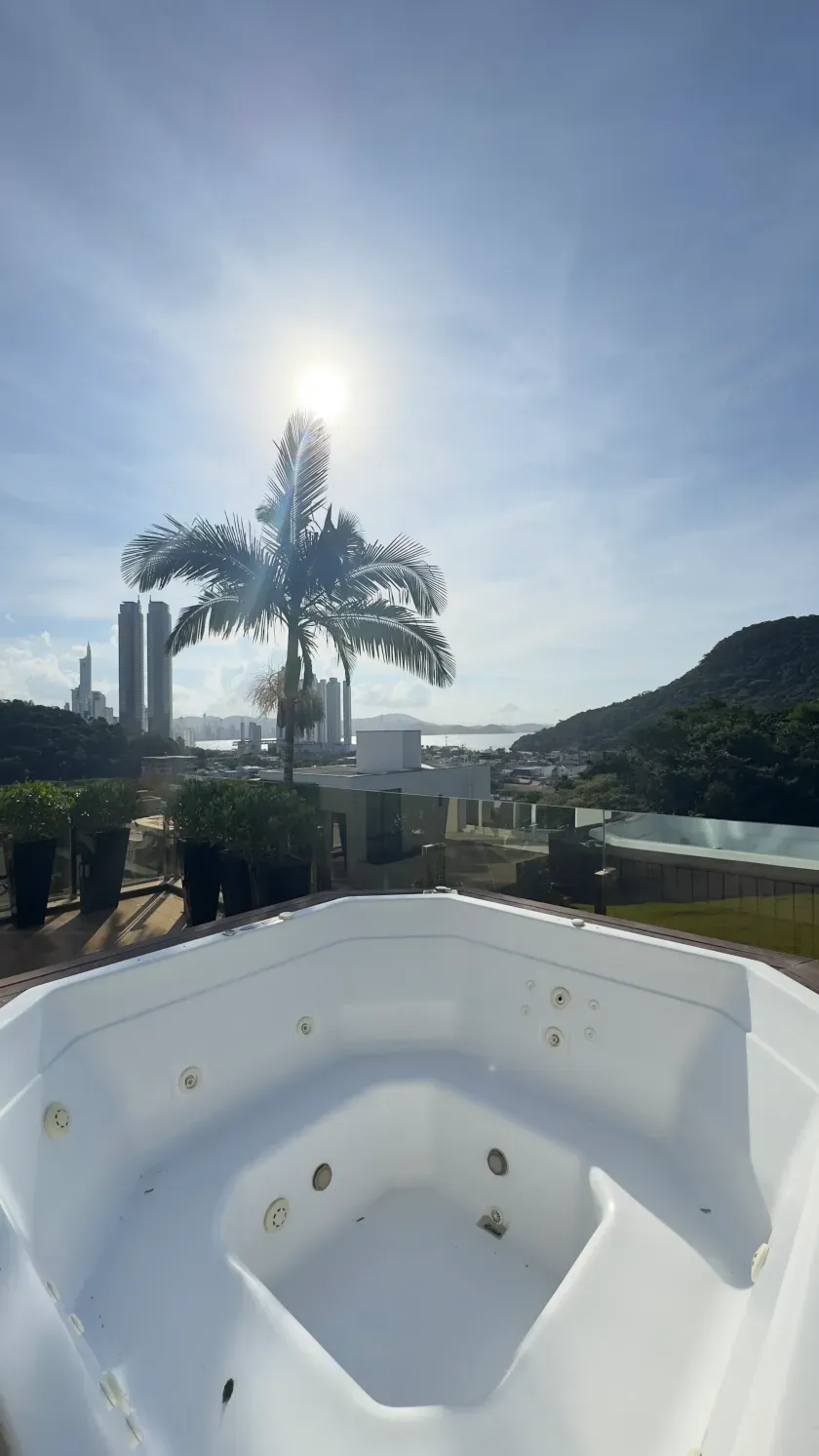 Casa em condomínio fechado com 4 suítes e 3 vagas de garagem em Balneário Camboriú — foto 24