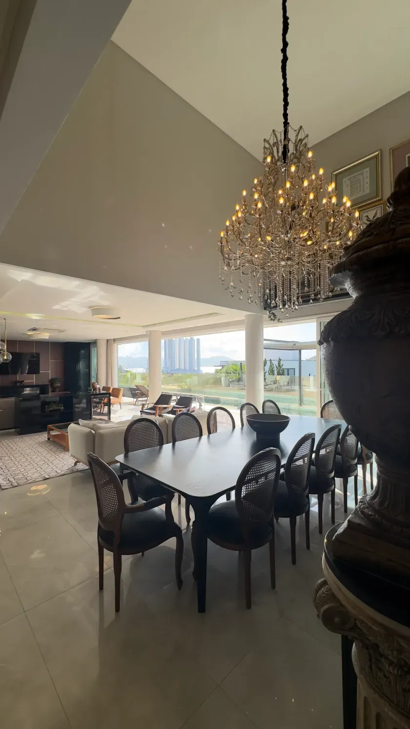 Casa em condomínio fechado com 4 suítes e 3 vagas de garagem em Balneário Camboriú — foto 1