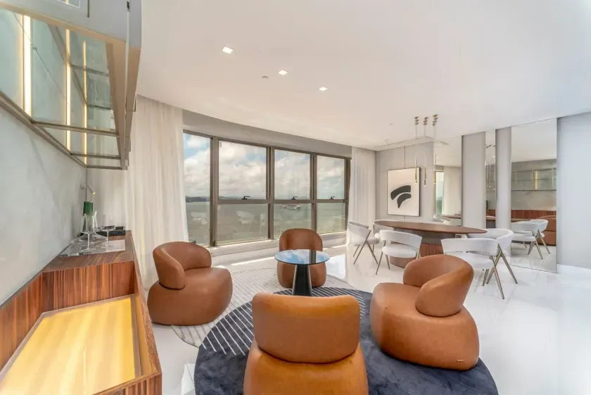 Apartamento com 4 suítes e 3 vagas de garagem em Balneário Camboriú/SC