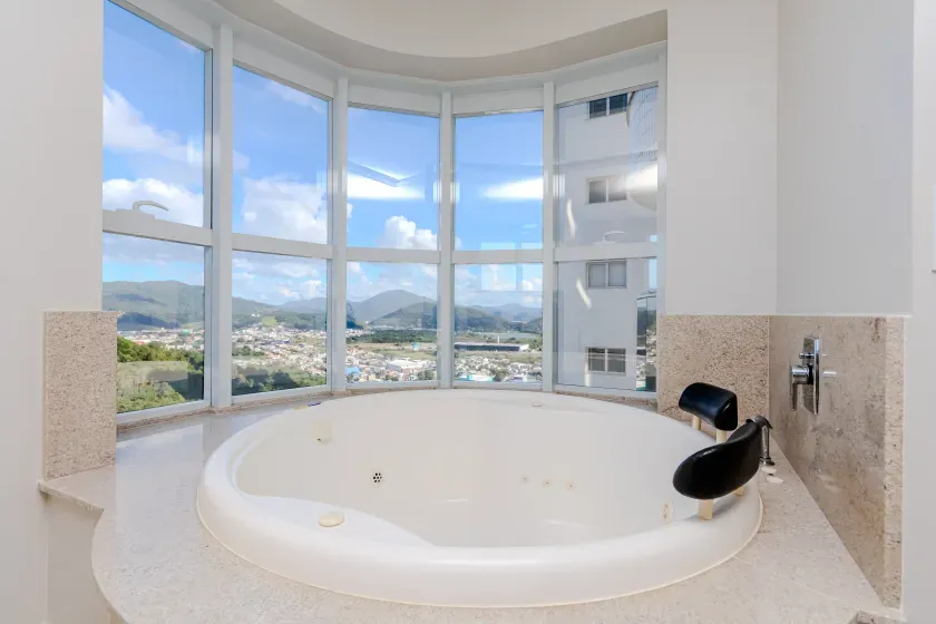 Apartamento frente mar com 4 suítes e 4 vagas de garagem em Balneário Camboriú — foto 25