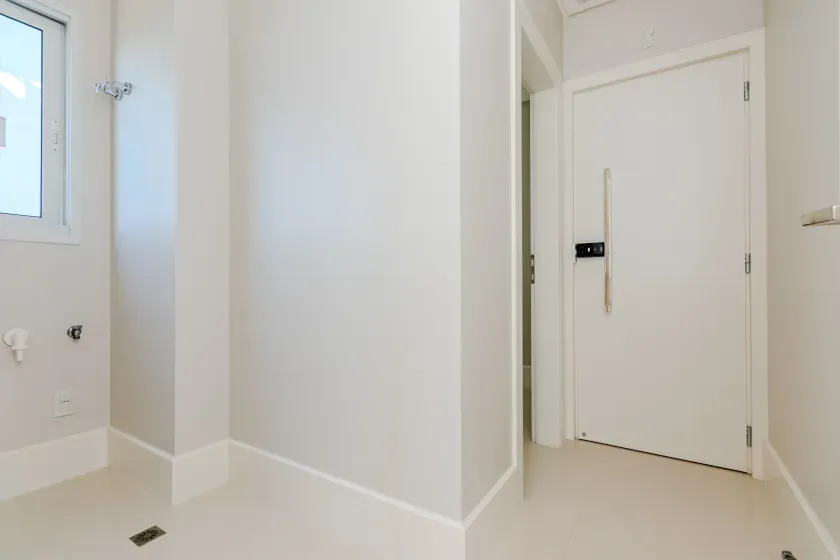 Apartamento frente mar com 4 suítes e 4 vagas de garagem em Balneário Camboriú — foto 10