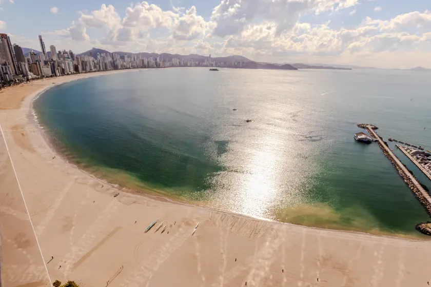 Apartamento frente mar com 4 suítes e 4 vagas de garagem em Balneário Camboriú — foto 31