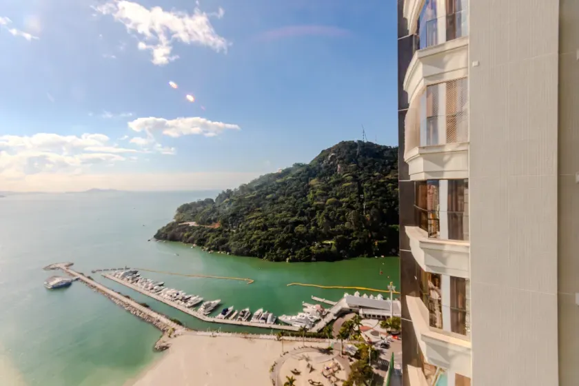 Apartamento frente mar com 4 suítes e 4 vagas de garagem em Balneário Camboriú — foto 30