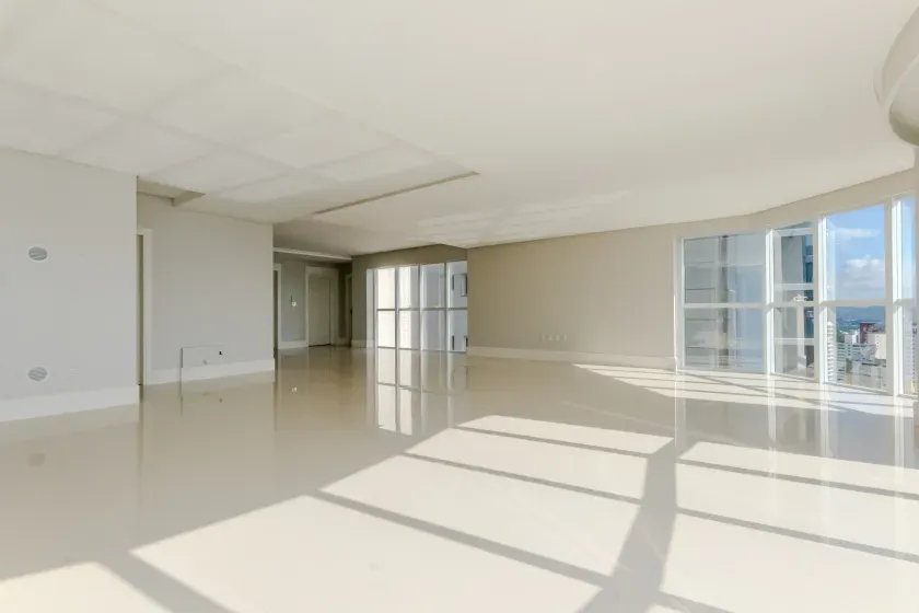 Apartamento frente mar com 4 suítes e 4 vagas de garagem em Balneário Camboriú — foto 4