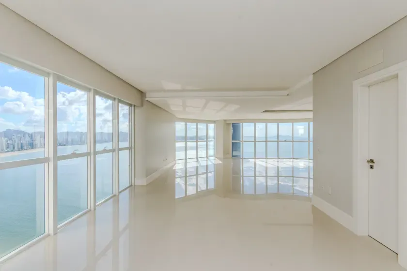 Apartamento frente mar com 4 suítes e 4 vagas de garagem em Balneário Camboriú — foto 5