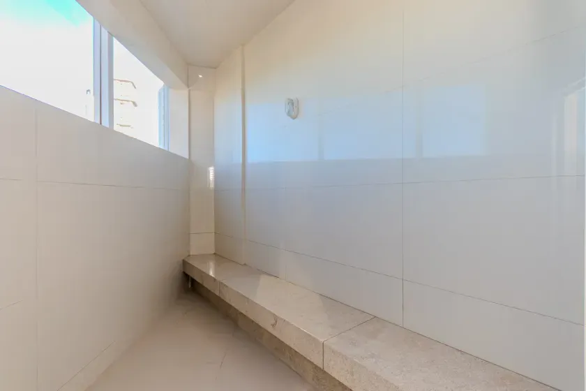 Apartamento frente mar com 4 suítes e 4 vagas de garagem em Balneário Camboriú — foto 52