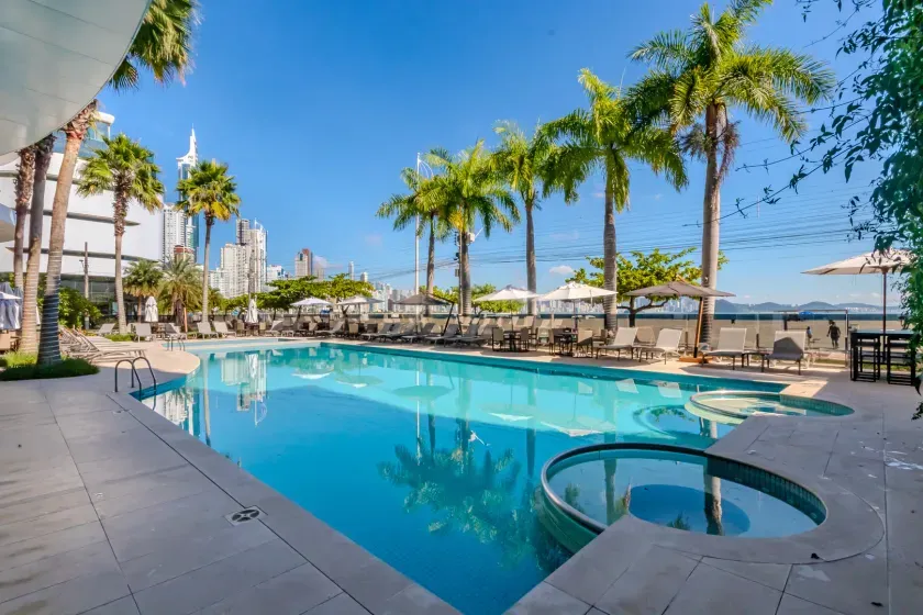 Apartamento frente mar com 4 suítes e 4 vagas de garagem em Balneário Camboriú — foto 63