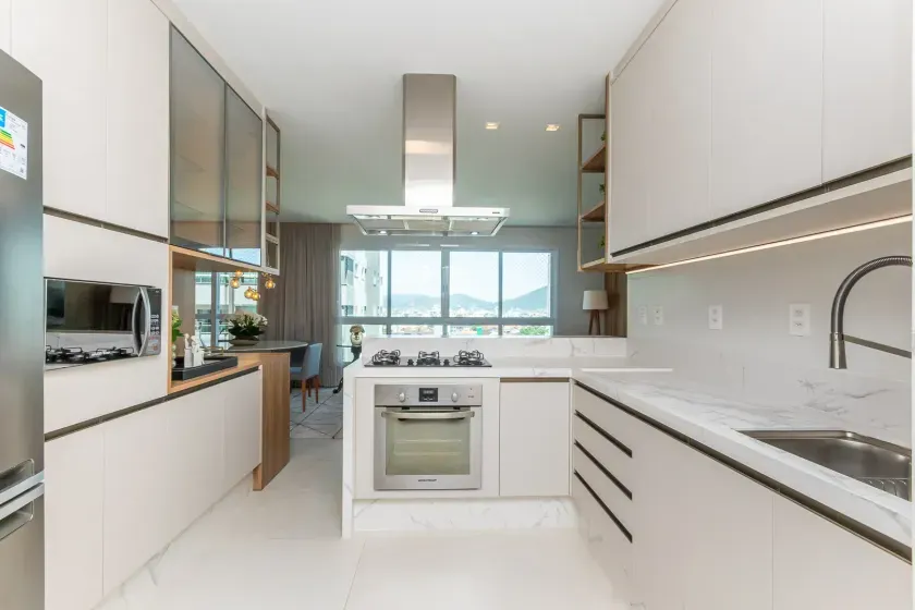 Apartamento com 4 dormitórios sendo 2 suítes e 2 vagas de garagem em Balneário Camboriú — foto 9