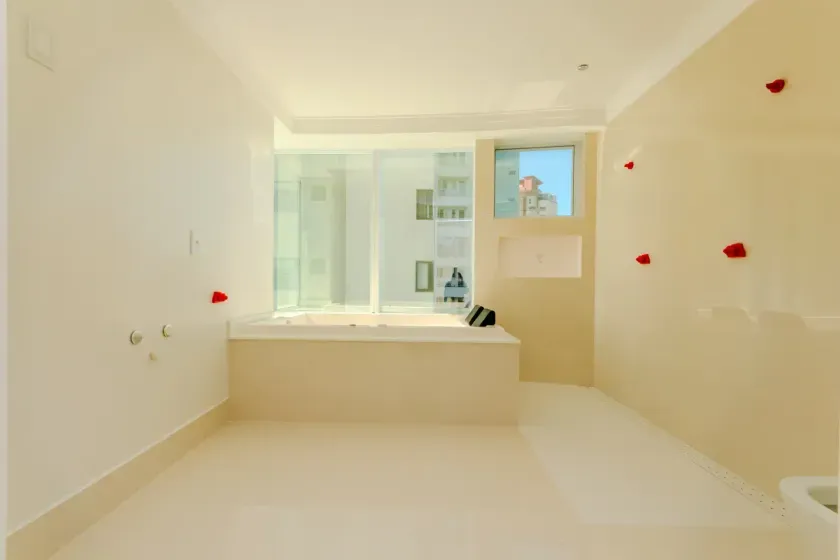 Apartamento com 3 suítes e 3 vagas de garagem em Balneário Camboriú — foto 18