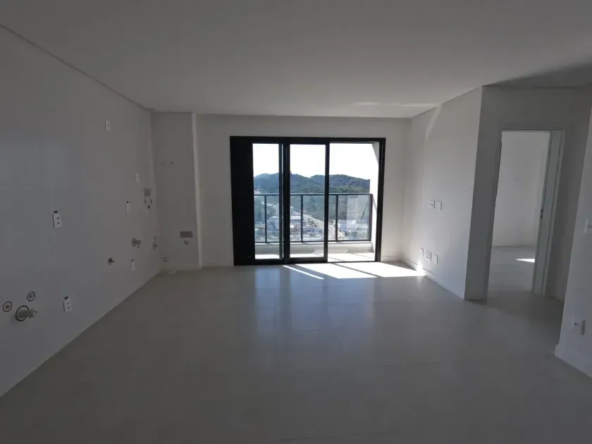 Apartamento com 2 dormitórios sendo 1 suíte e 2 vagas de garagem na Praia Brava/SC — foto 3