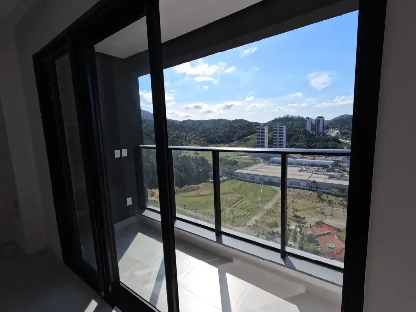 Apartamento com 2 dormitórios sendo 1 suíte e 2 vagas de garagem na Praia Brava/SC — foto 2