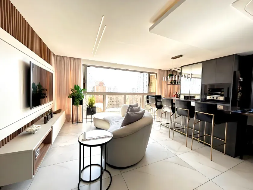 Apartamento vista mar com 3 suítes sendo 1 master e 3 vagas de garagem em Balneário Camboriú/SC