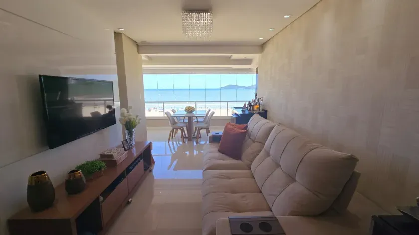 Apartamento frente mar mobiliado com 2 dormitórios e 1 vaga em Balneário Camboriú/SC