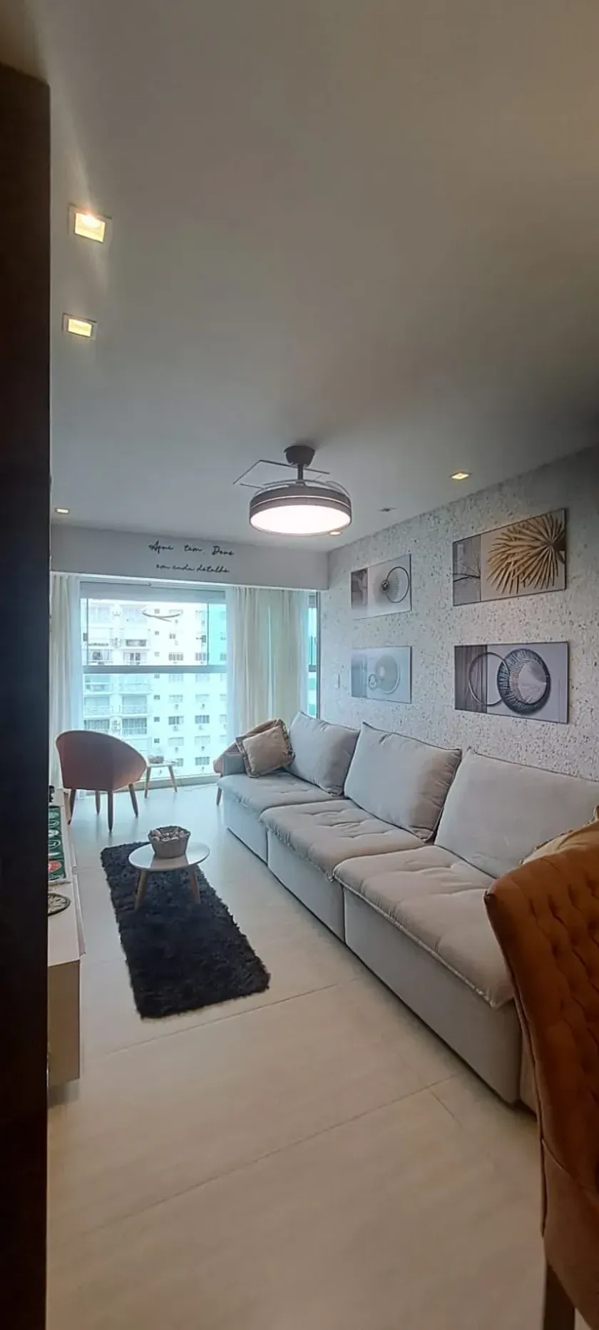 Apartamento com 2 dormitórios sendo 1 suíte e 1 vaga de garagem em Balneário Camboriú/SC