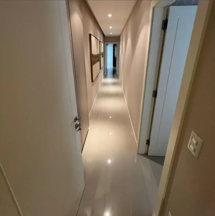Apartamento mobiliado frente mar com 4 suítes e 3 vagas na Avenida Atlântica em Balneário Camboriú — foto 11