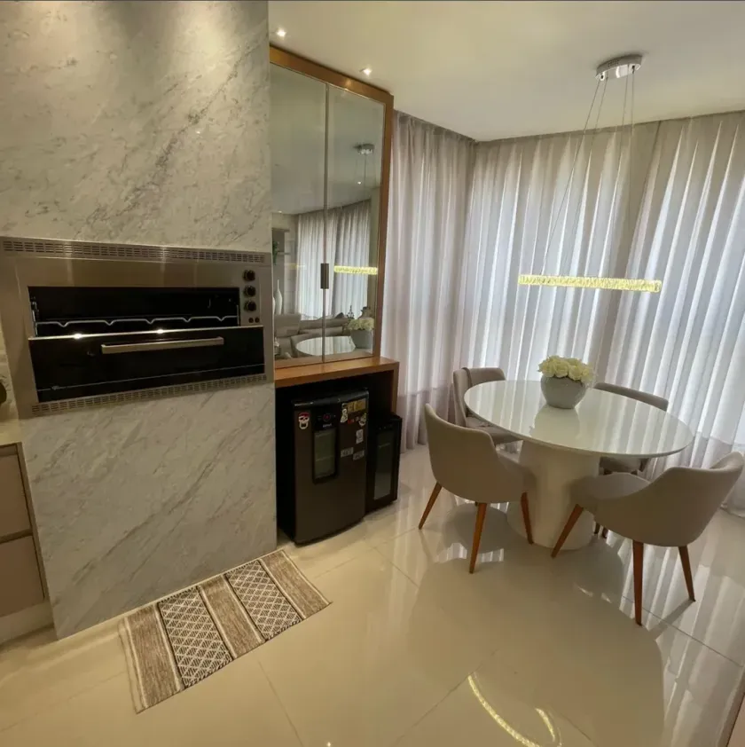 Apartamento mobiliado frente mar com 4 suítes e 3 vagas na Avenida Atlântica em Balneário Camboriú — foto 3