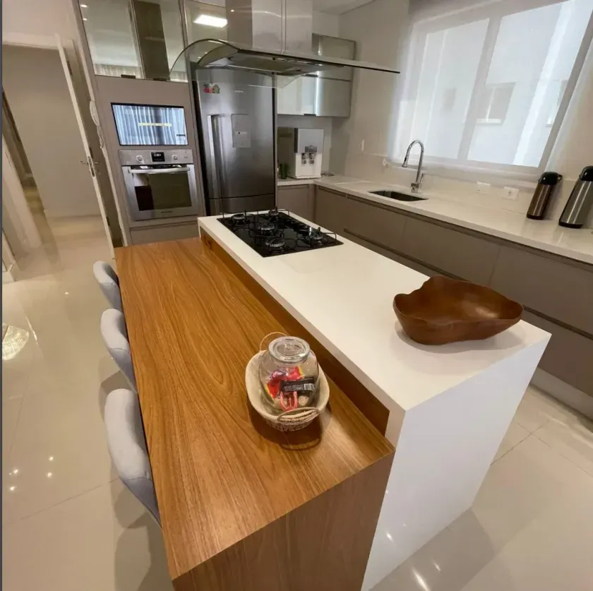 Apartamento mobiliado frente mar com 4 suítes e 3 vagas na Avenida Atlântica em Balneário Camboriú — foto 4