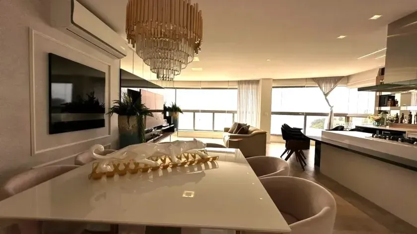 Apartamento mobiliado frente mar com 4 suítes e 3 vagas em Balneário Camboriú