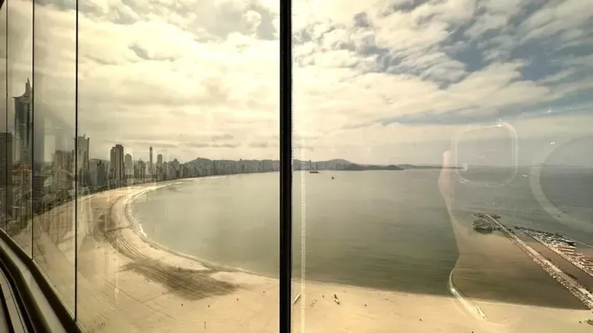 Apartamento mobiliado frente mar com 4 suítes e 3 vagas em Balneário Camboriú — foto 9