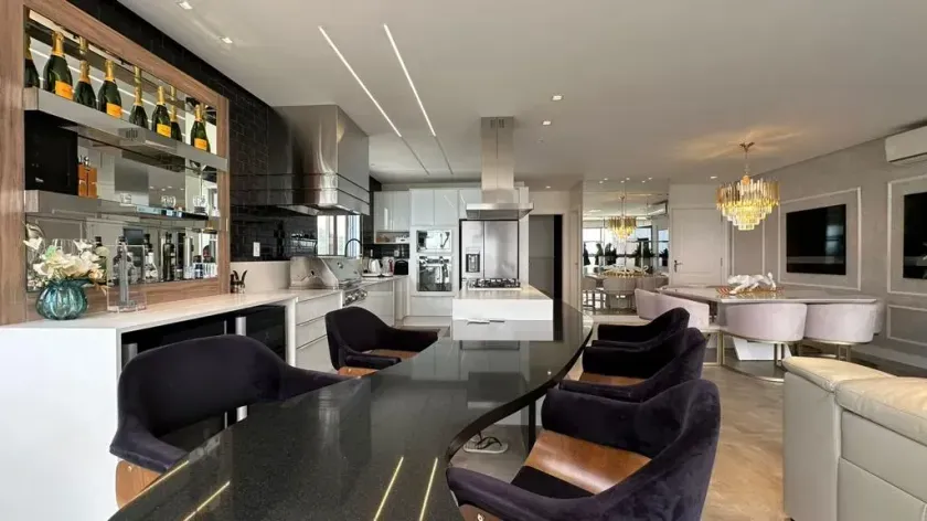 Apartamento mobiliado frente mar com 4 suítes e 3 vagas em Balneário Camboriú — foto 11