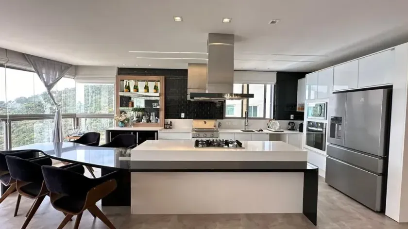 Apartamento mobiliado frente mar com 4 suítes e 3 vagas em Balneário Camboriú — foto 15