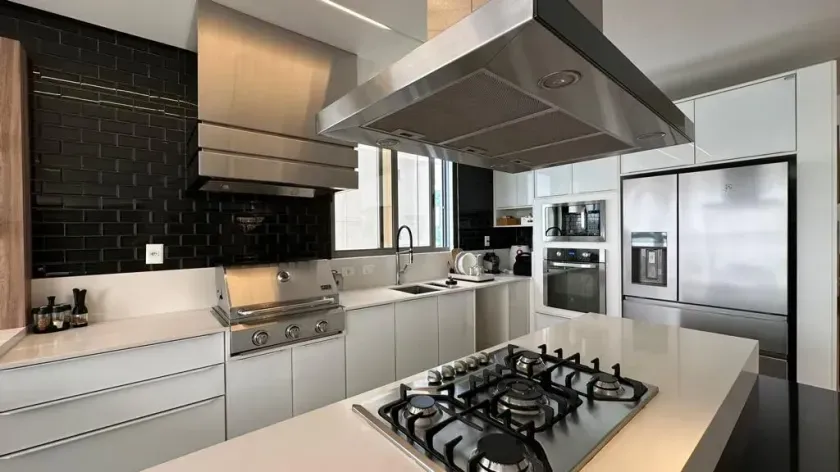 Apartamento mobiliado frente mar com 4 suítes e 3 vagas em Balneário Camboriú — foto 18