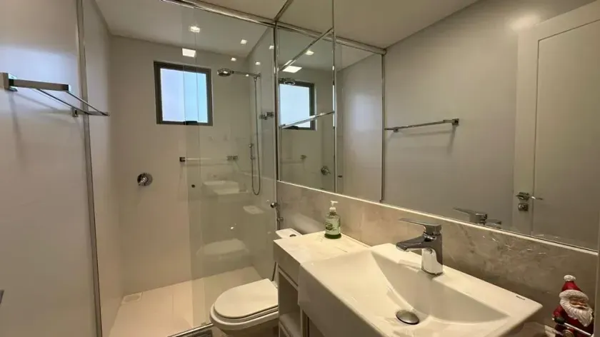 Apartamento mobiliado frente mar com 4 suítes e 3 vagas em Balneário Camboriú — foto 22