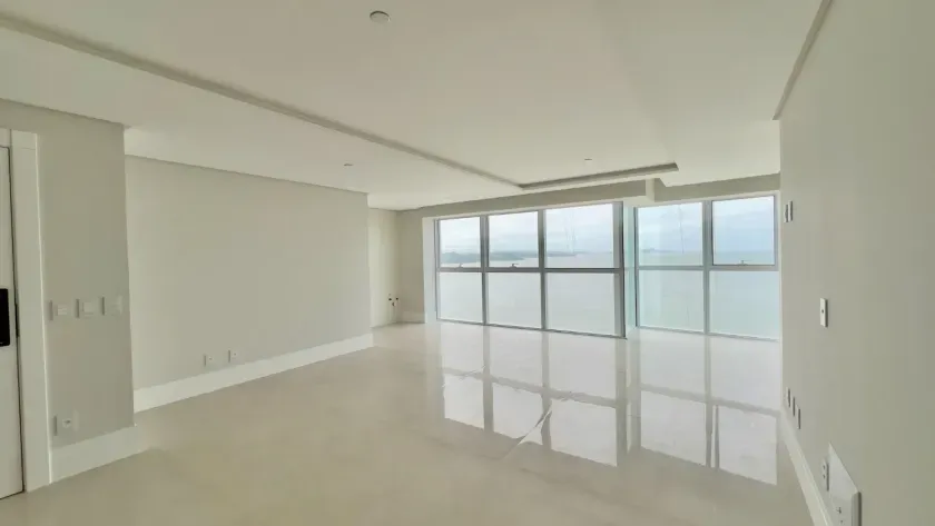 Apartamento frente mar com 4 suítes e 4 vagas de garagem em Balneário Camboriú — foto 4