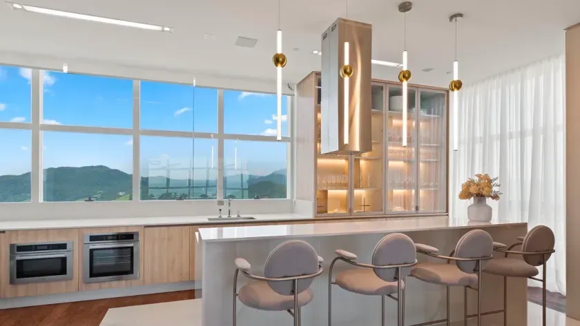 Apartamento frente mar com 4 suítes e 4 vagas de garagem em Balneário Camboriú — foto 35