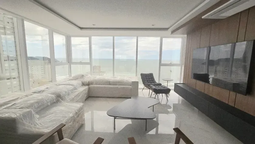 Apartamento vista mar com 4 suítes e 4 vagas de garagem em Balneário Camboriú/SC