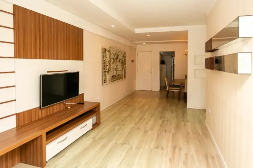 Apartamento com 2 dormitórios sendo 1 suíte e 1 vaga de garagem - Balneário Camboriú/SC