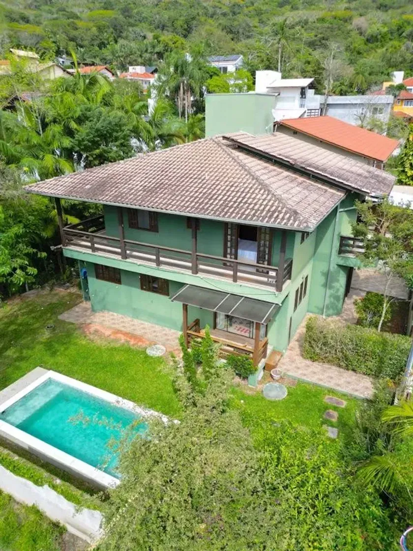 Casa com 3 dormitórios sendo1 suíte piscina e 2 vagas - Praia de Taquaras, Balneário Camboriú/SC