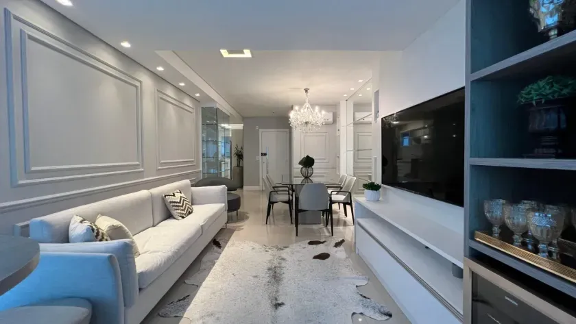 Apartamento mobiliado com 4 dormitórios sendo 2 suítes + 2 demi e 3 vagas em Balneário Camboriú/SC